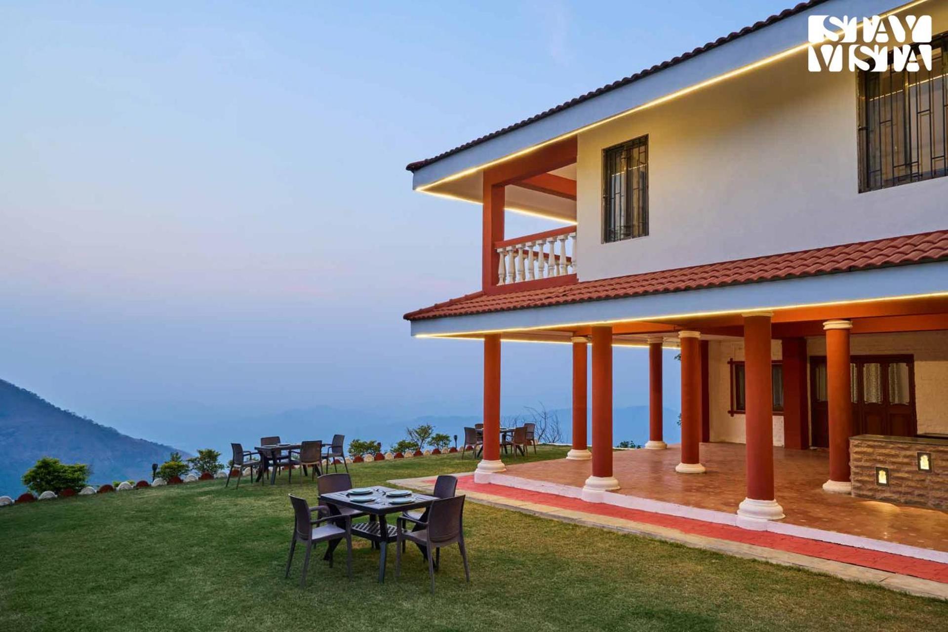 Stayvista At Cliffhanger Solitude With Balcony, Lawn Kolhapur Exterior photo